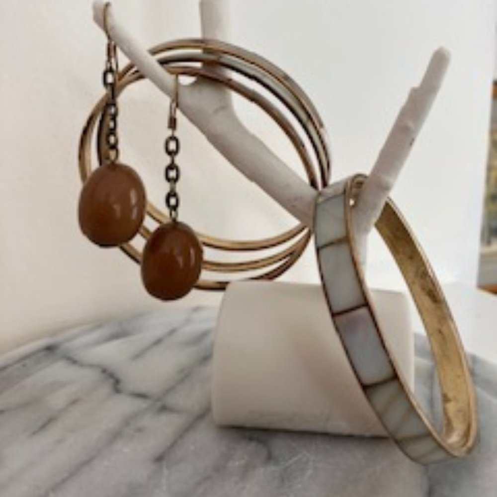 4 Mother of Pearl Bracelets with Coffee Coloured Bubble Earrings